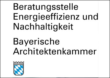 Draufsicht auf verschiedene chromfarbene Arbeitswerkzeuge wie Zangen, Muttern, Imbusse auf grauem Untergrund